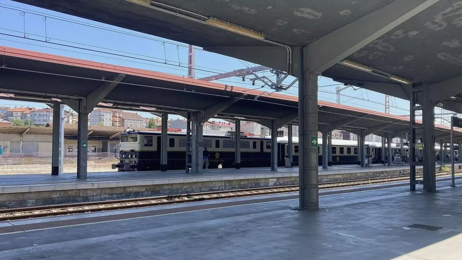 Condenan a Adif por el riesgo térmico de los vigilantes en Ourense